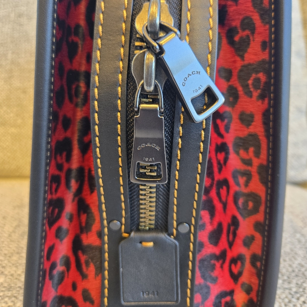 ♡♡SOLD♡♡ Coach Wildbeast Rogue 30 Red/Black - Picture 6 of 16